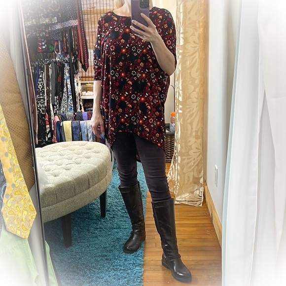 💕Like New Gorgeous Red Floral Lularoe Irma Tunic Top💕 - Picture 6 of 11